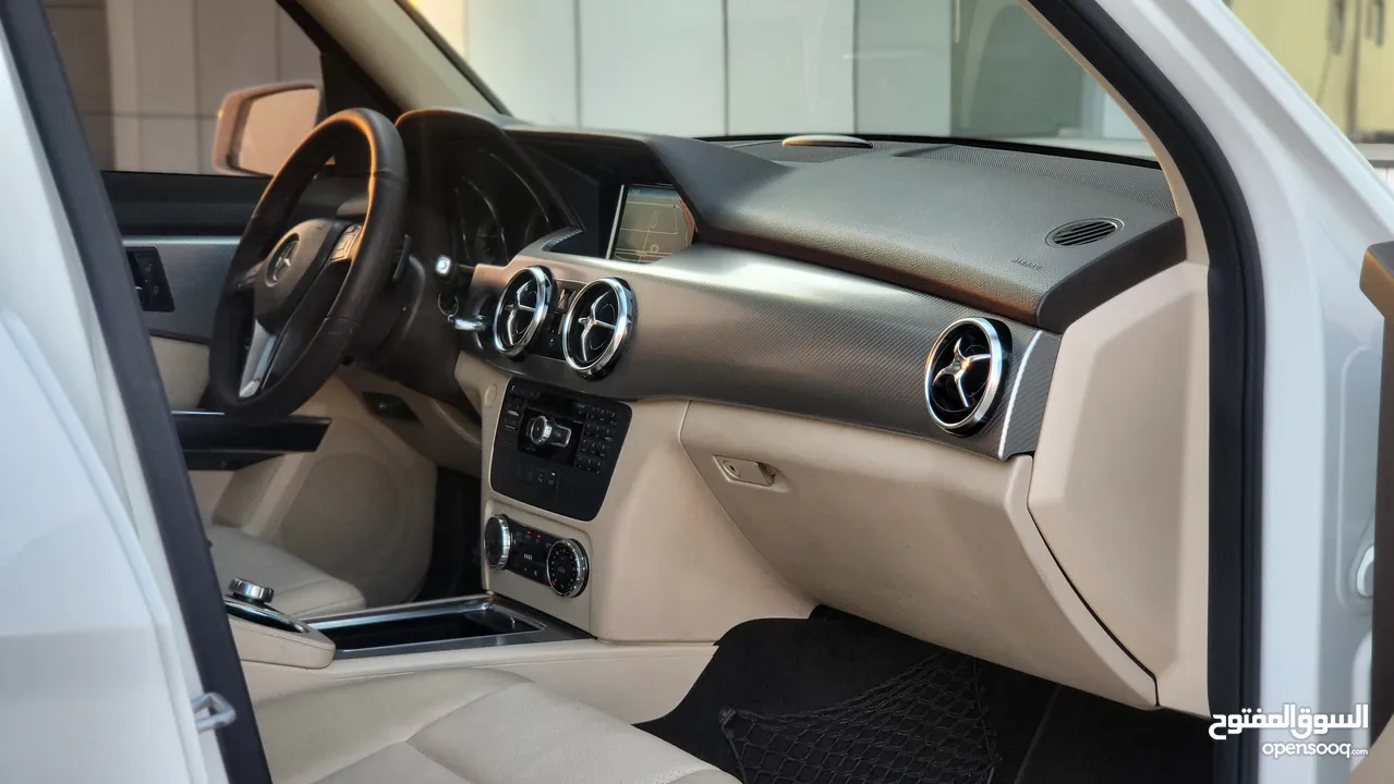 GLK 350 - V6 2013 بحالة الوكالة مالك اول