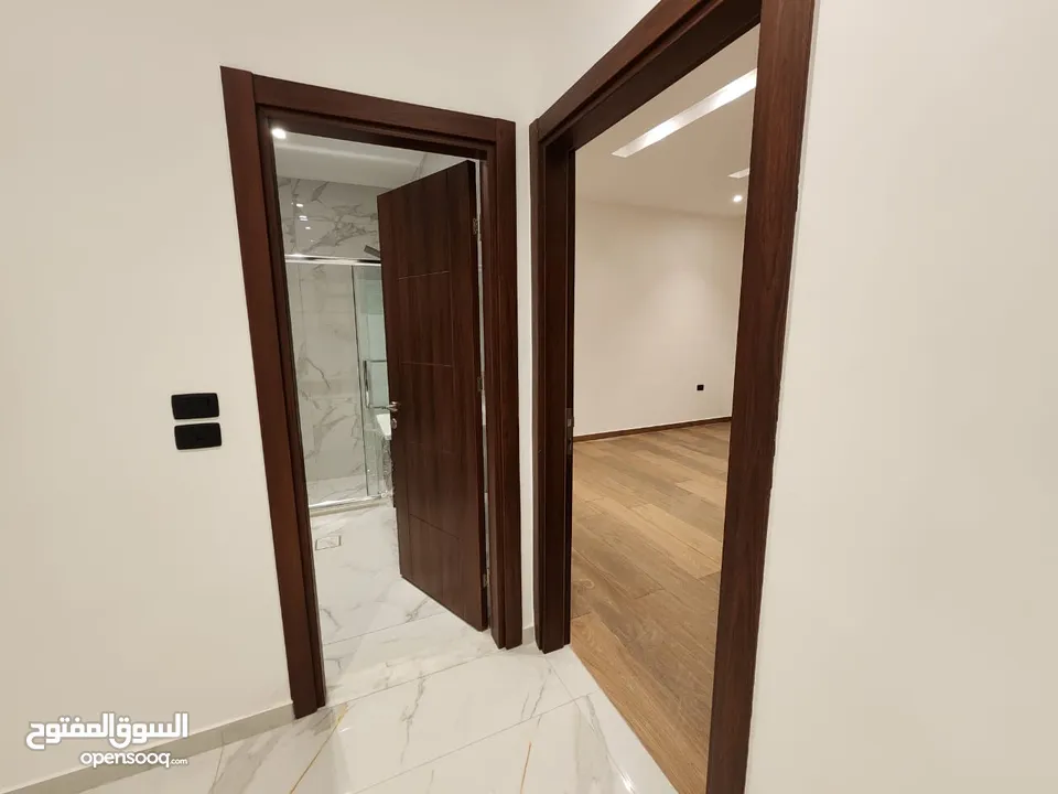 شقة للبيع على طريق المطار ( البنيات ) ref : 14366