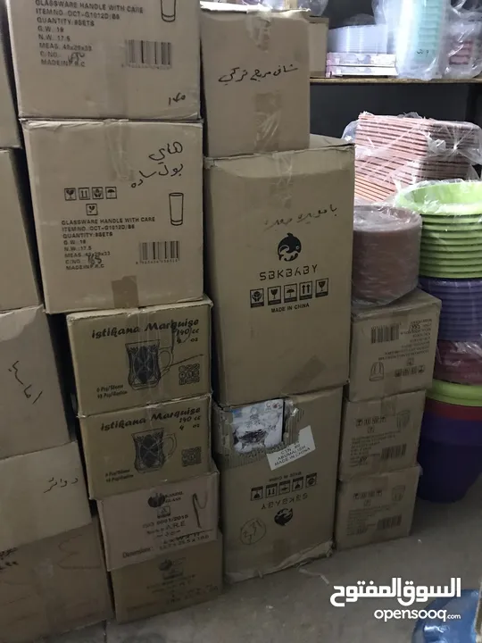 مستودع طابقين + شقتين للسكن+ برج اتصالات على السطح مؤجر مخيم الزرقاء قرب مدارس وكالة الغوث