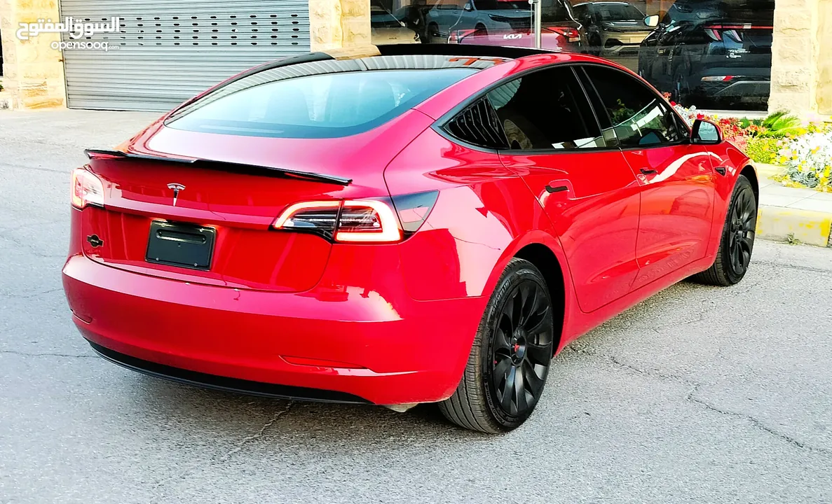 تيسلا 2023 model 3 فحص كامل 4 جــيــد ممشى قليل 18 الف بحالة الوكالة لون مميز بسعر لقطة ومحروووق