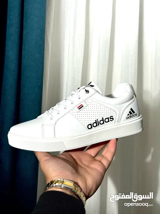 حذاء اديداس Adidas مريح جدا للرجال مقاسات 40-45 باللون الابيض والاسود