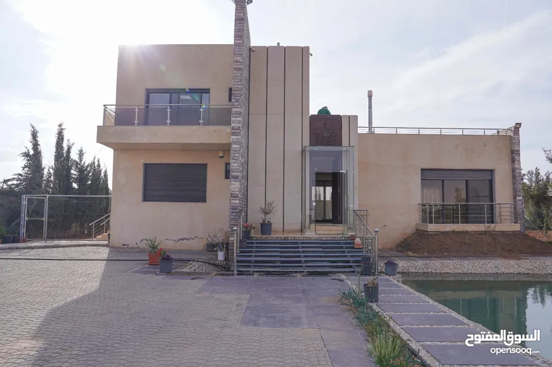 فيلا مميزة للبيع قرب مشروع إلاندلسية مساحة الأرض 4 دونم 7 نوم