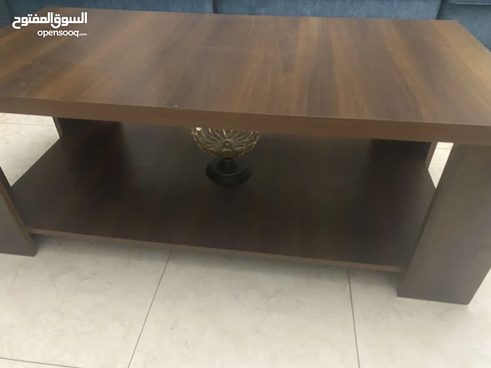 طاوله لغرفه الجلوس