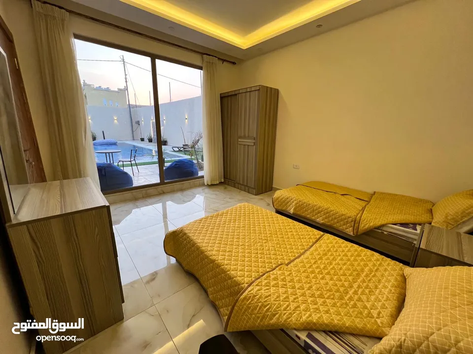 شاليه بمواصفات فاخره في البحر الميت للبيع