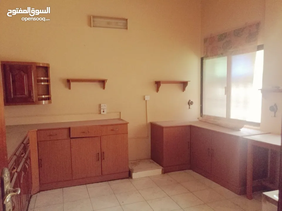 بيت للبيع في المحرق 7 غرف/ House for sale in Muharraq 7 rooms