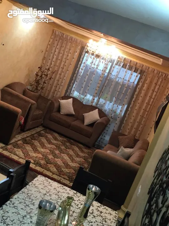 شقة مشطبة 160م 3 غرف نوم وصالون كبير وبرندتين كبار خلفية فوق رفيديا وتحت المخفيه