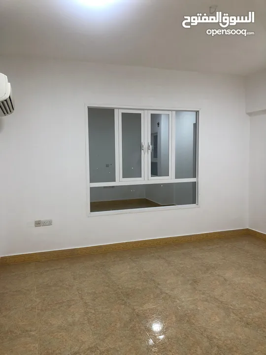 شقة 3 غرف للإيجار للعائلات شارع مزون الخوض الثالثة 3B Rooms For Rent