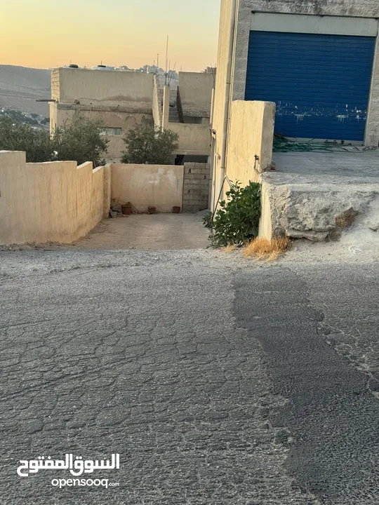 مخازن ومستودعات للبيع
