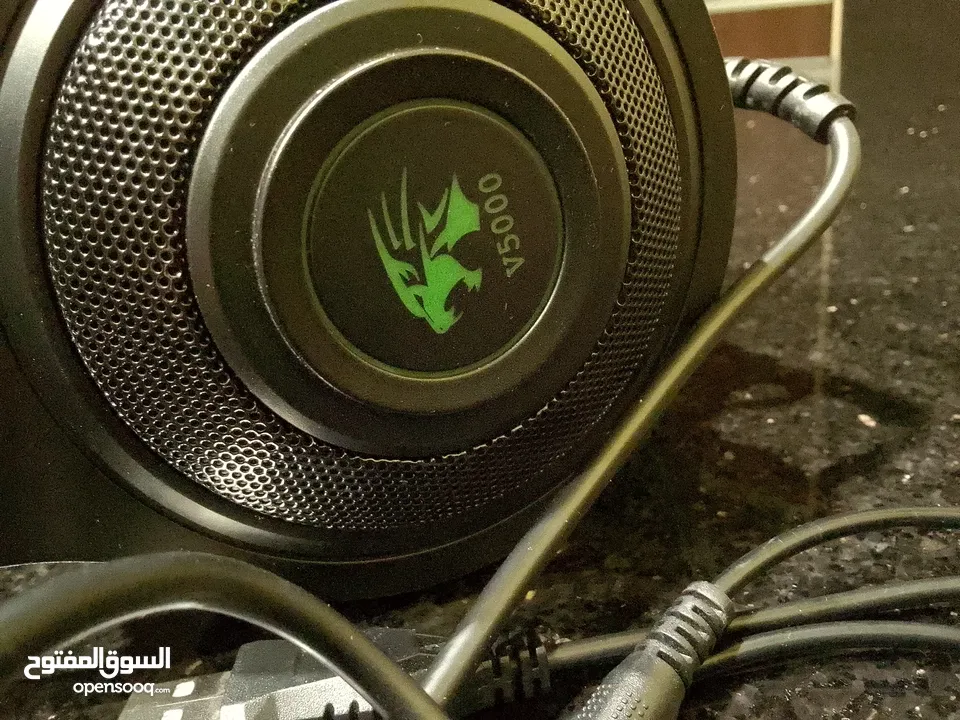سماعة بحالة الجديد استعمال بسيط مع إضاءة و مايك ممتاز السعر غير قابل للتفاوض أبدًا