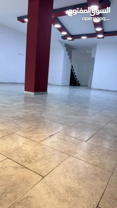 للبيع – مخازن بموقع تجاري مميز