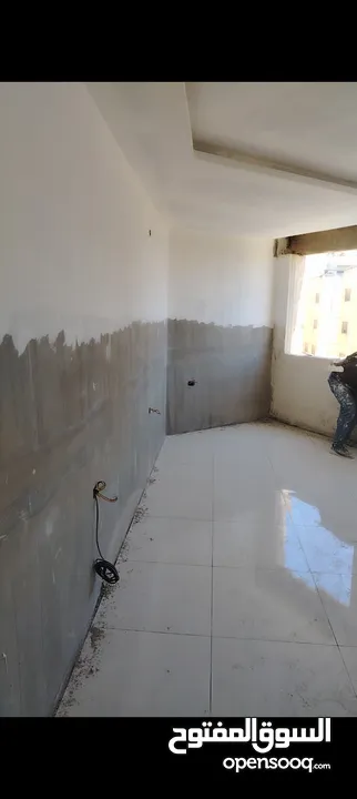 استديو للبيع بجانب الجامعة الأردنية مميز بمساحة 40 متر يوجد خدمات مميزة بالمجمع و قريب من كلية الطب