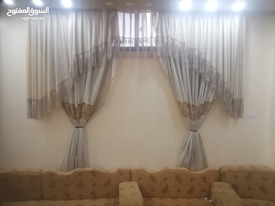 برادي ستائر بحالة ممتازة فقط