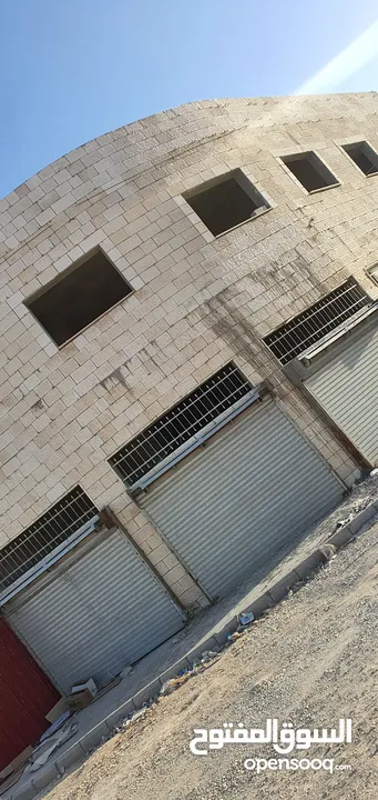 طابق اول صناعات خفيفة مساحة 400م الزرقاء الجديدة