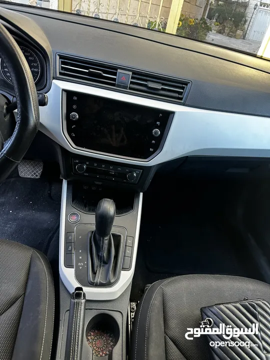 سيات ارونا 2020 فل اضافات ما عدا الفتحة