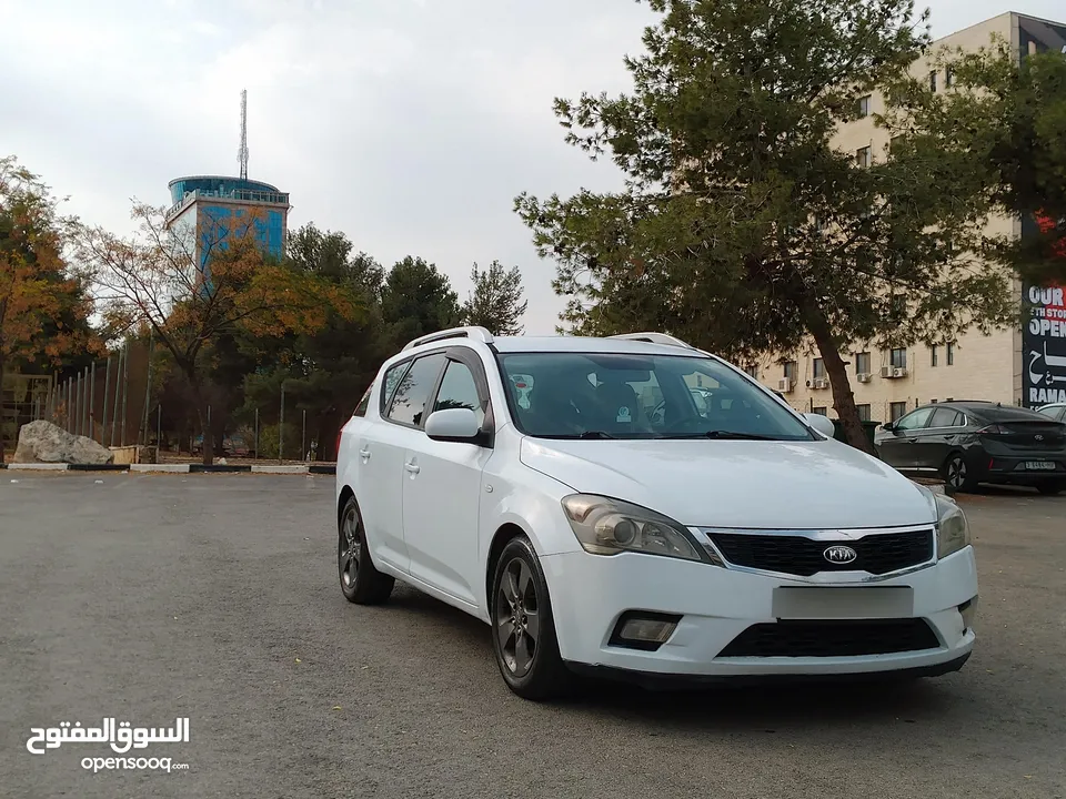 كيا سييد. ديزل سنة 2011 اوتوماتيك لقطه نخب