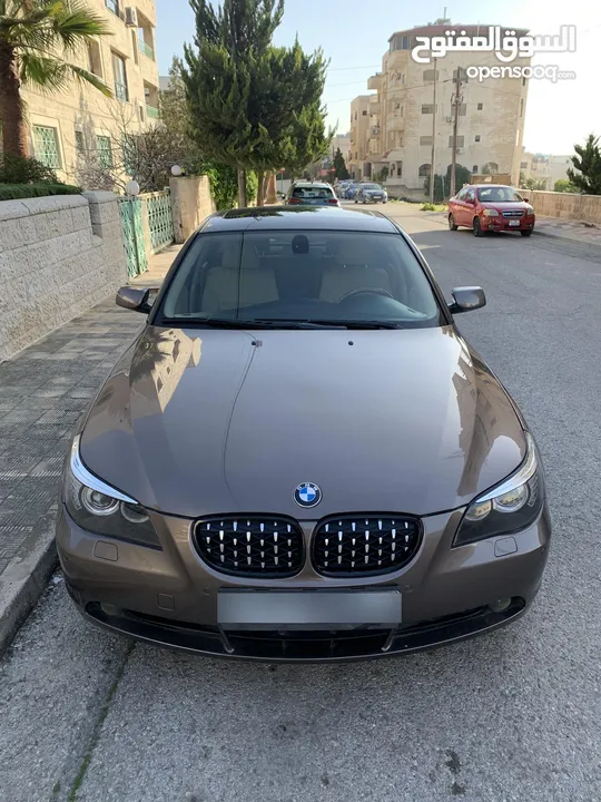 BMW E60 - لون شمباني