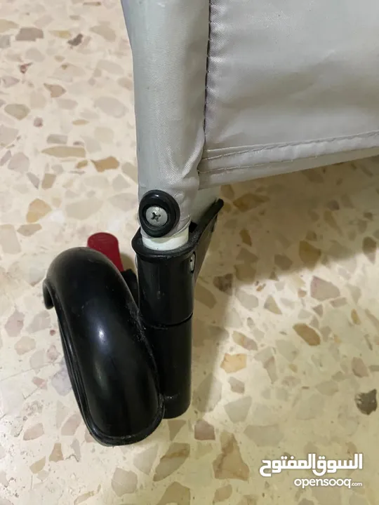للبيع سريرين بيبي قابل للطي والتخزين بسهولة