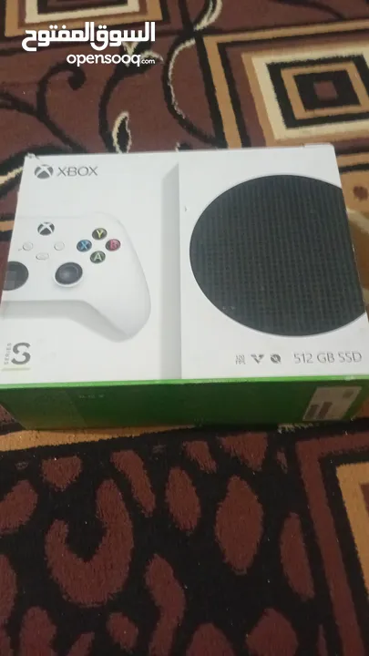 xbox series s الجهاز نظيف بحالة الجديد ومعه جميع اغراضه ،، تم استخدامه فترة قليلة وربي يباركلك فيه