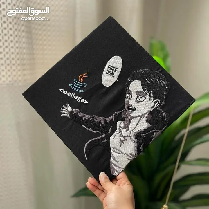 رسم على طاقية التخرج للخريجين والخريجات