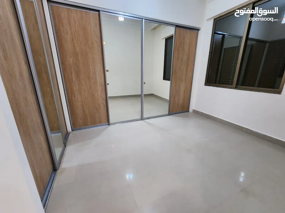 روف فارغ او مفروش للإيجار في عبدون ref : 14325