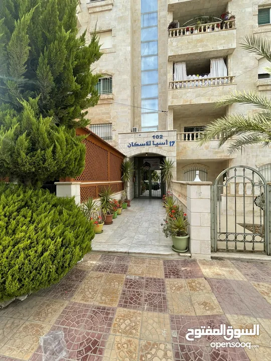 شقة للبيع  في اجمل مناطق الجبيهة قرب الجامعه الاردنيه الطابق الأول مساحة 170 متر  من المالك مباشرة