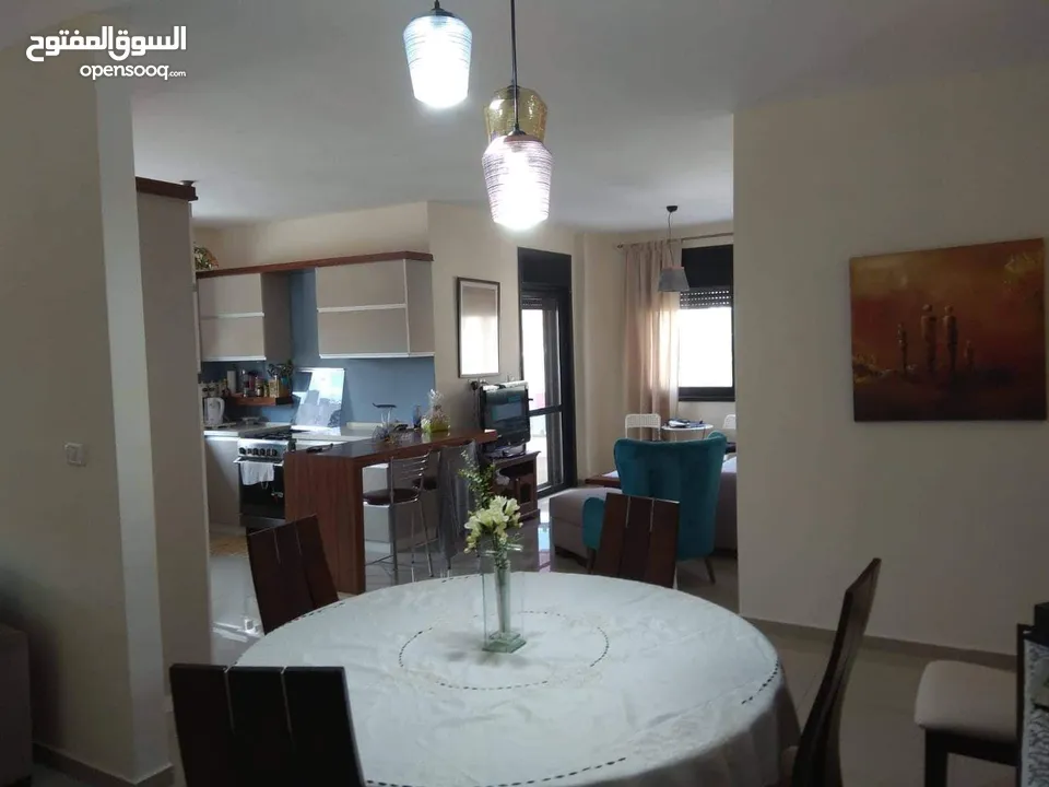 شقة مميزة للبيع – عين منجد / رام الله  الموقع: عمارة السعادة – مقابل قيادة الشرطة مباشرة