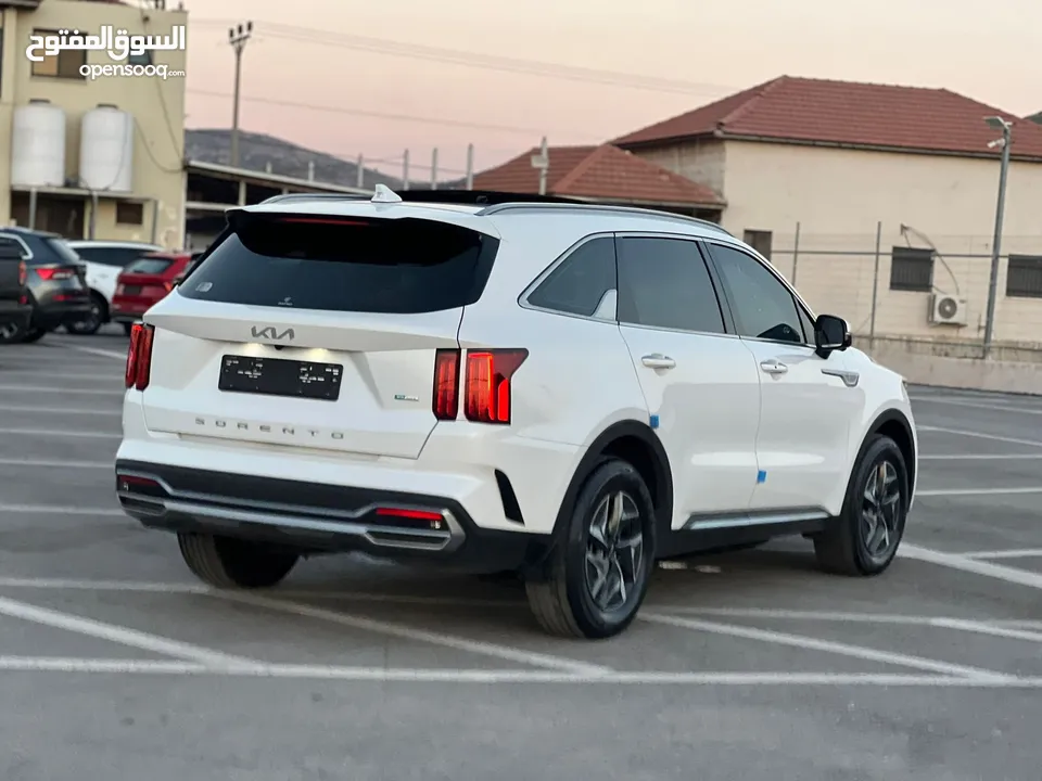 كايا سورينتو 2022 /فل الفل  فتحة سقف بانوراما  2x4 ///240Hp بنزين + كهرباء  ( Haybrid) 1600cc