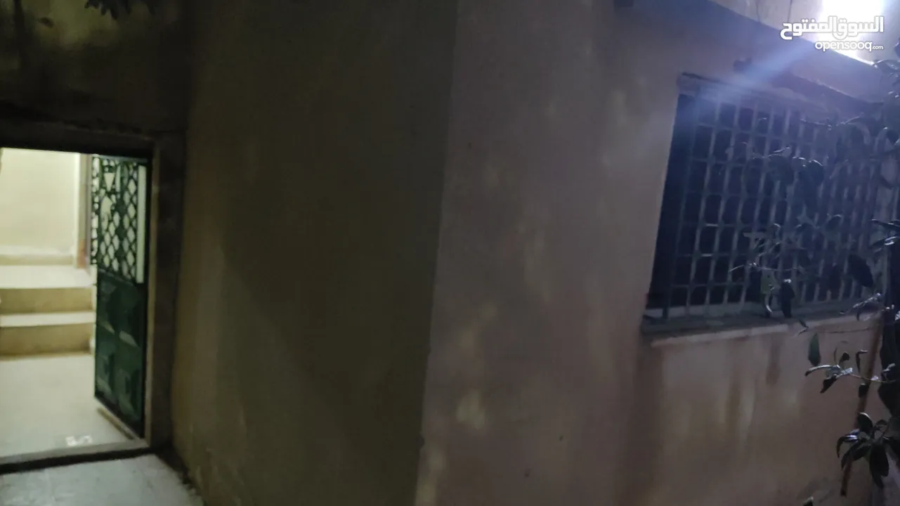 منزل مستقل للبيع الزرقاء شارع الثلاثين بسعر مغري