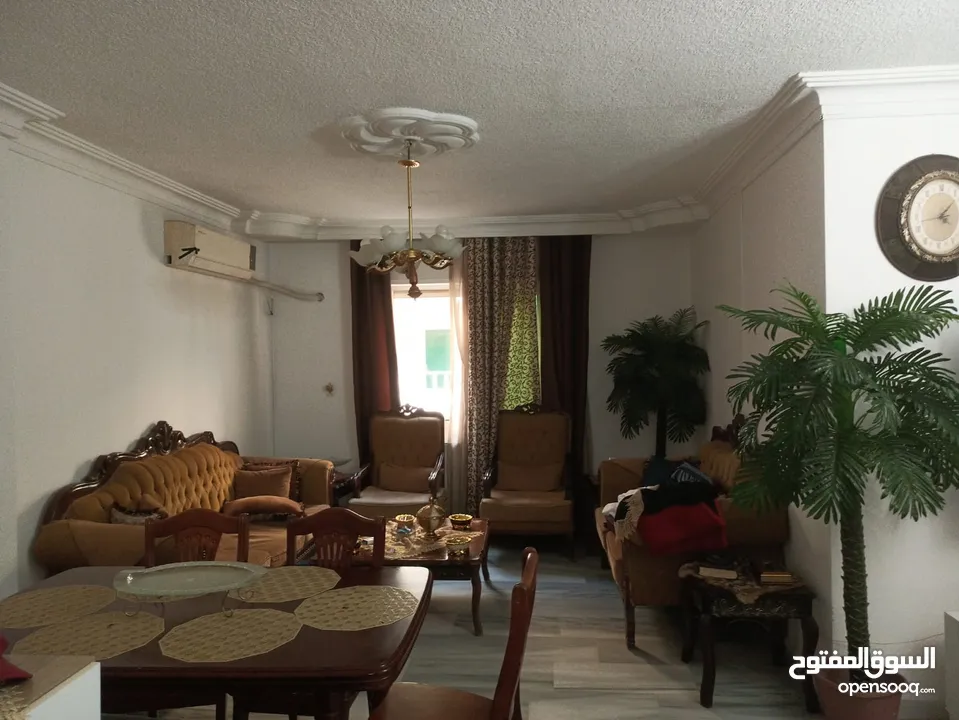 شقة مميزه للبيع،شارع المدينة المنوره خلف ماكدونلز 3نوم،ط1، تصلح للسكن او الاستثمار،من المالك مباشرة