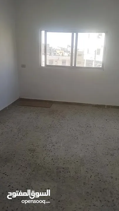 منزل للبيع طابق ثاني على شارع رئيسي في ايدون على إشارة ايدون