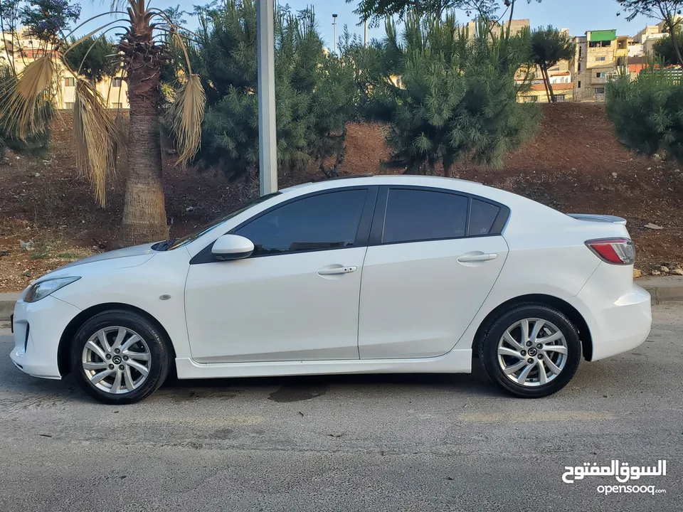 مازدا 3 زوووم موديل 2013 فل كامل مع الفتحه بأعلى صنف ومواصفات من فئتها  MAZDA 3 ZOOM MODEL 2013