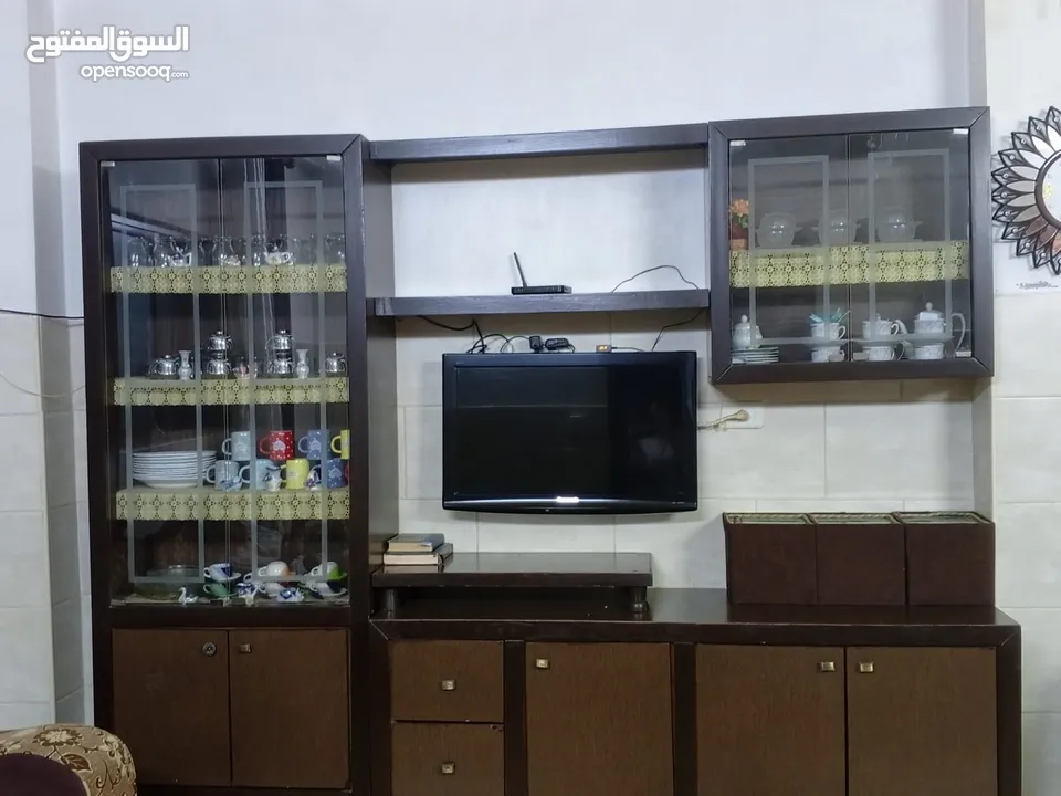 بوفيه باللون البني