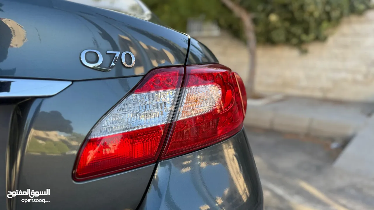 سيارة إنفينيتي Q70 2014 للبيع