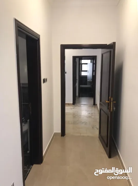 دابوق شقة ارضية طابقية مع حديقه 4 نوم للإيجار الفارغ