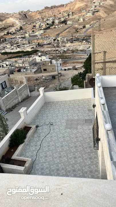 عماره طابقين للبيع تشطيب ديلوكس عمر البناء 5سنوات