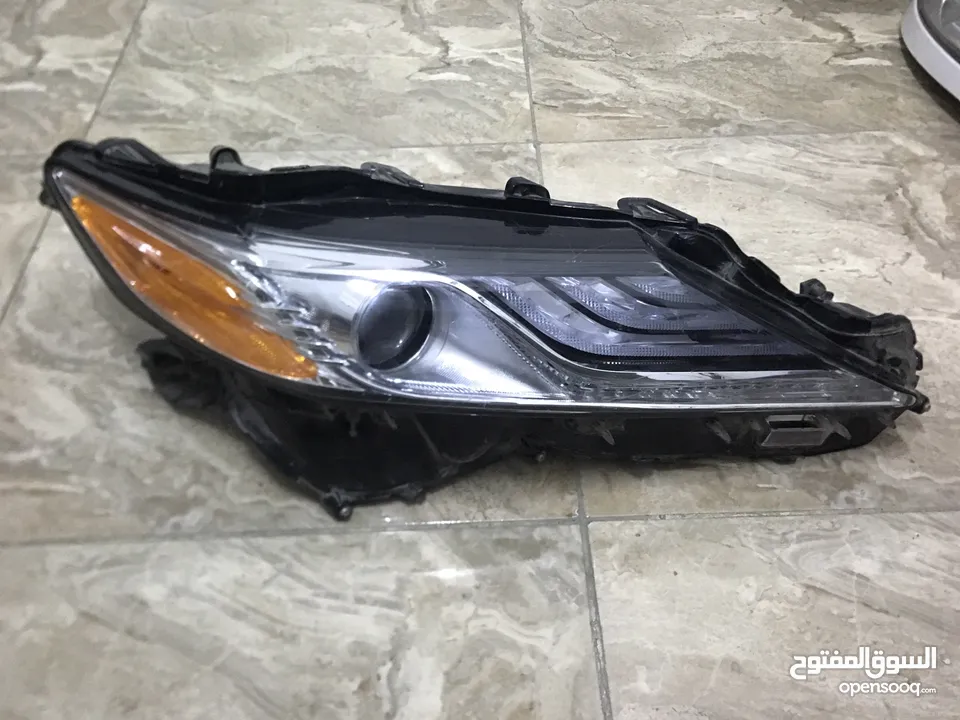 Toyota camry 2019 right headlight