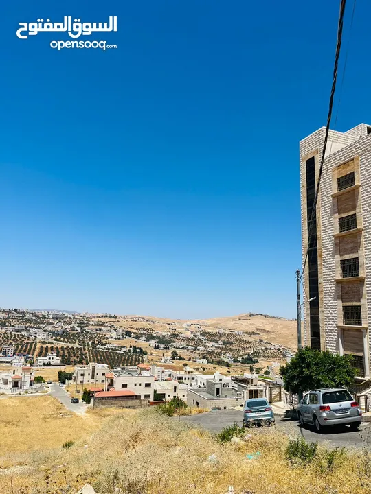 ارض ذات اطلالة عالية بانورامية في شفا بدران عيون الذيب . قطعة ارض 502 م تقع على 3 شوارع للبيع