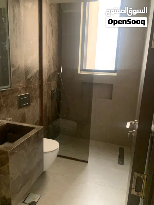 فيلا 6 غرف ماستر للبيع جاهز للسكن بسعر مميز  تشطيبات مودرن باركنج مغطي منطقه الريمان 2