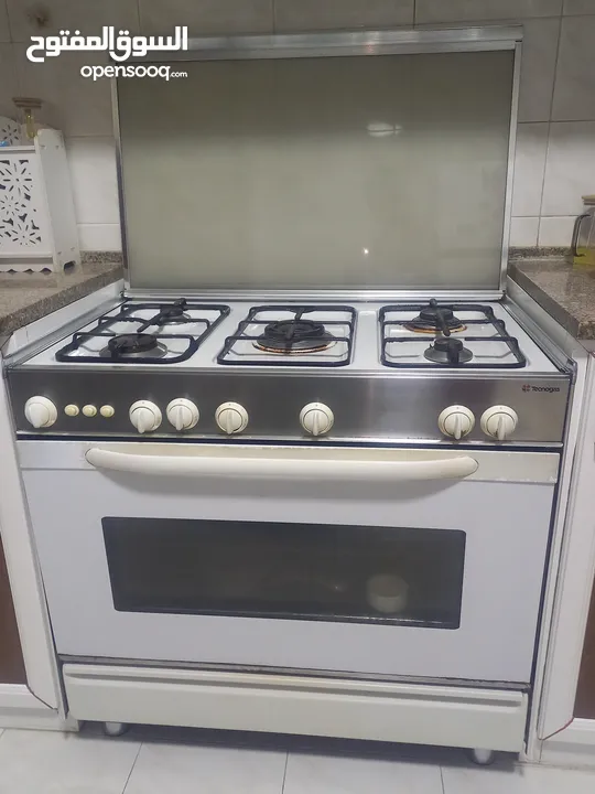 فرن غاز تكنو بحاله جيده شغال تماما