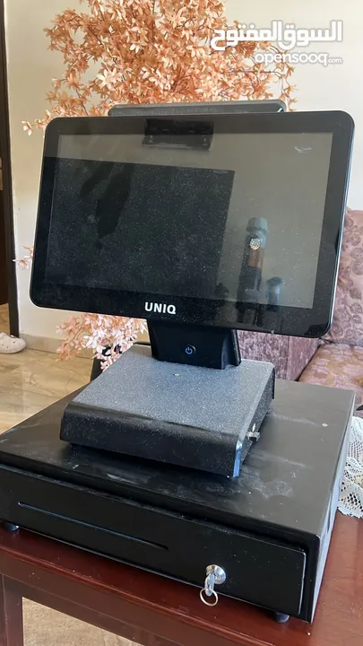 نقطه بيع من شركه UNIQ