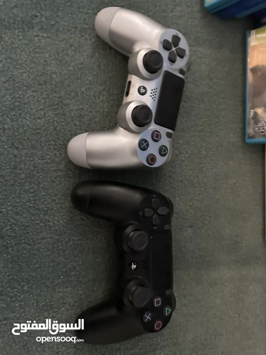 PS4 with 2 remotes