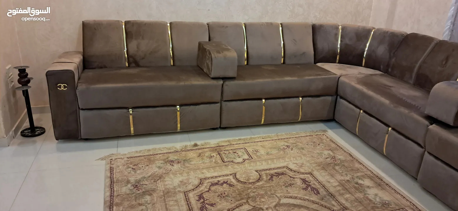 مجلس خليجى تفصيل بحال الوكاله للبيع فى اربد 34 مقعد بغطى 21 متر طولى