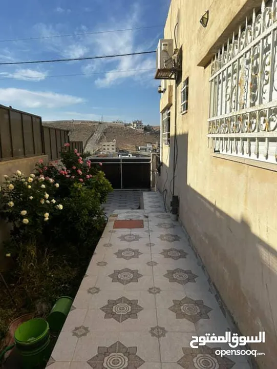 بيت مستقل في اجمل مناطق الزرقاء