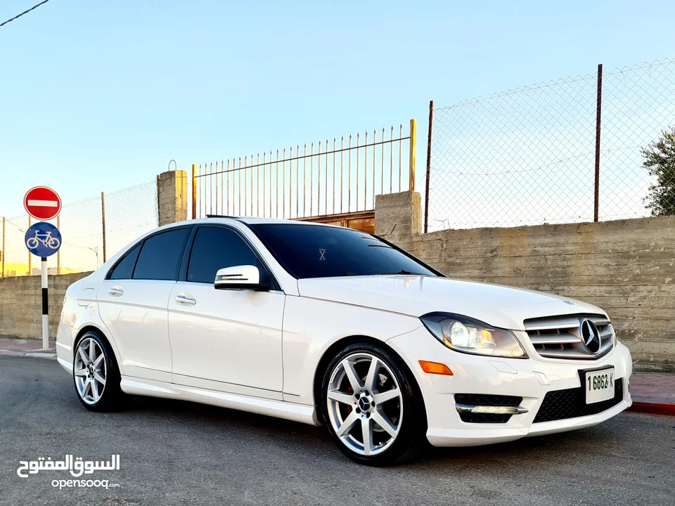 Mercedes C250 / AMG موديل 2015 فل الفل الإضافات  عداد 77000 / بحالة الوكالة  أصل AMG فل إضافات