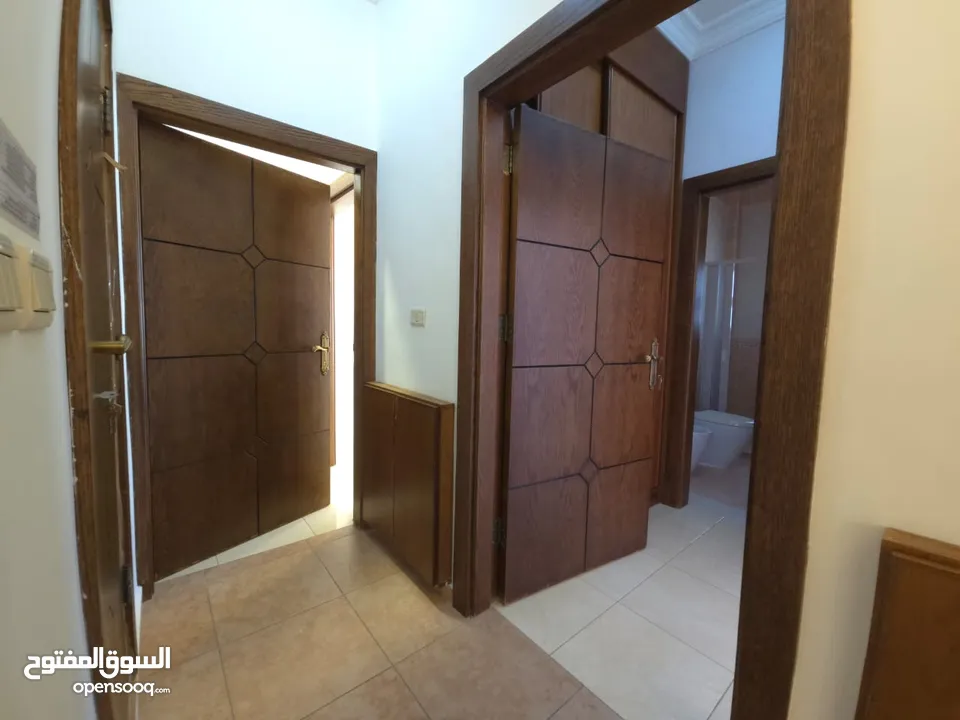 شقة غير مفروشة ( جزء من فيلا ) للإيجار ( Property 38640 ) سنوي فقط