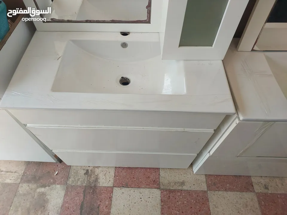 مغاسل مع مراية