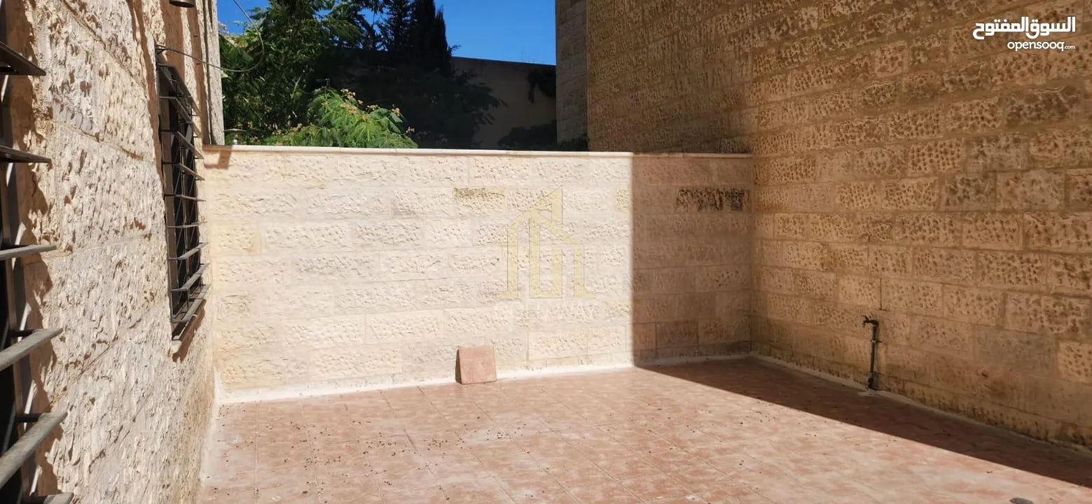 في أرقى مناطق دير غبار شقة أرضية 150م داخلي 150م خارجي بتشطيبات سوبرديلوكس/ ref 7048