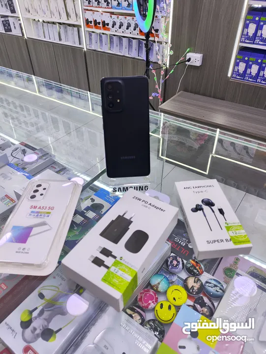 يتوفر جهاز Samsung A53 وكالة بدون كرتونه معه بكج هدية جيجا 128 رام 16