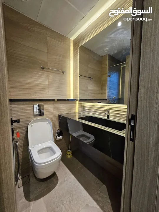 شقق سكنية فاخرة مفروشة بالكامل بإرقى الاثاث شاملة للماء والكهرباء . انترنت مجاني