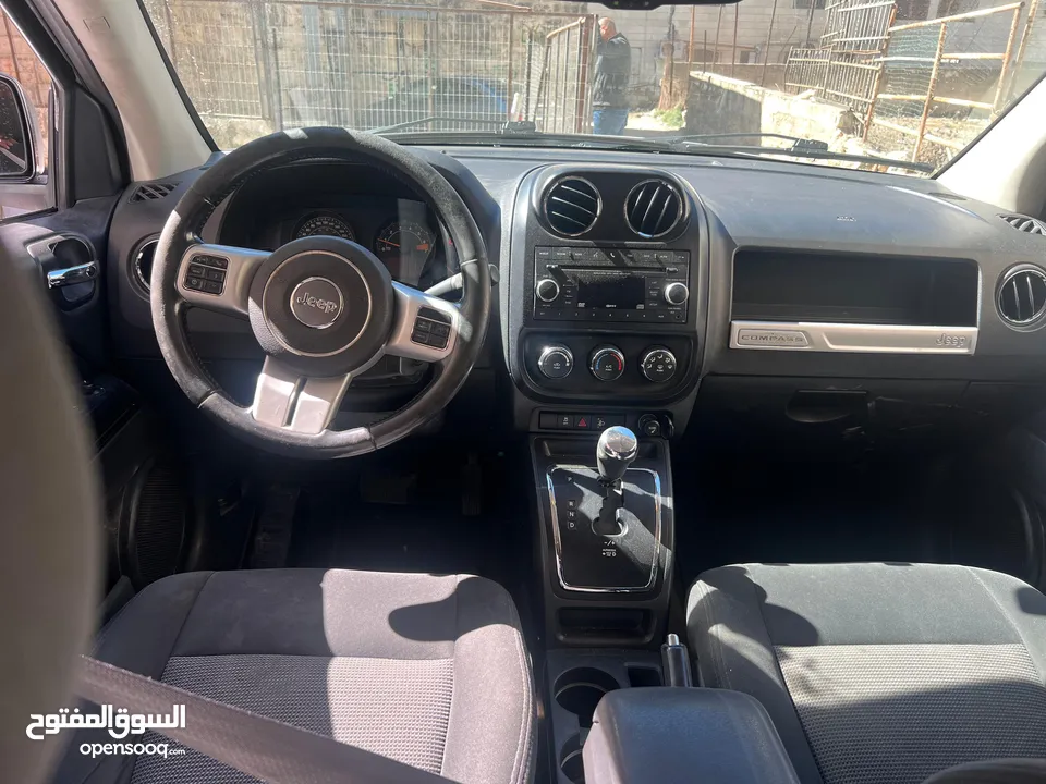جيب كومبس ماطور 2000 بنزين اتومات انتاج 2014.   يد اولى  عداد km اصلي 164000